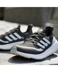 Scarpe Sportive da Donna Adidas Ultra Boost Light Bianco Nero Scarpe Sportive da Donna Adidas Ultra Boost Light Bianco Nero